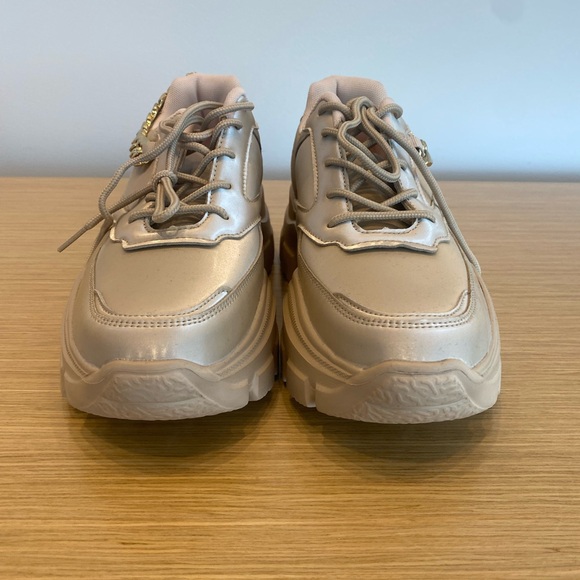 🌟 Retro Gold🌟Sneakers with Gold Chains - one of a kind! - Picture 8 of 12